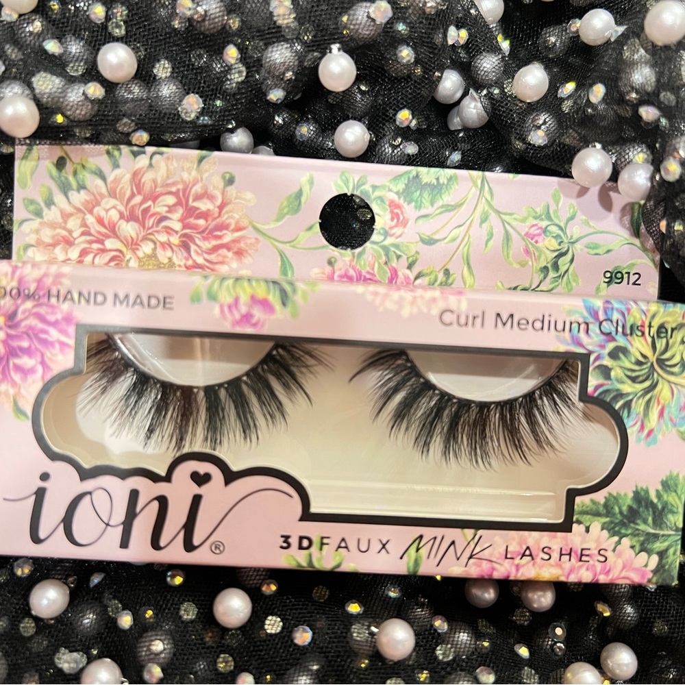 Ichi Black Wispy False Lashes